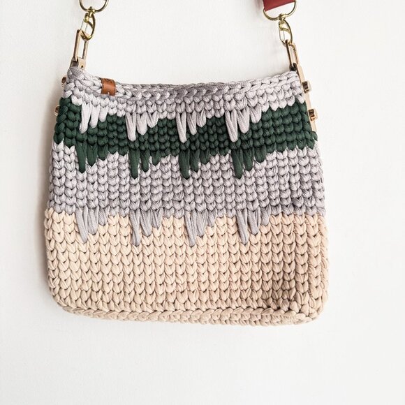 Handmade Woven Crochet Multi Color Crossbody Bag - Picture 2 of 8